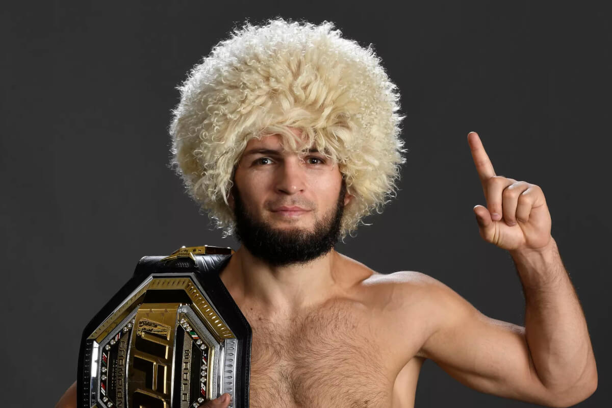 Khabib removed from plane